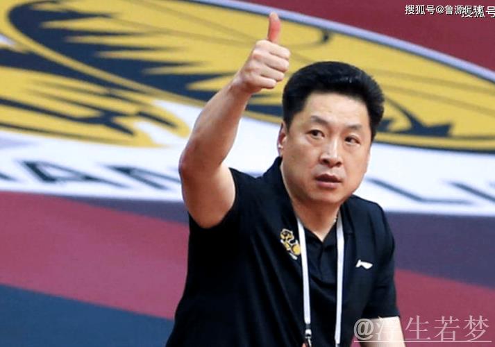 李春江晒观赛片段:以球迷身份领奖,重在参与 李春江晒观赛片段:以球迷身份领奖,重在参与