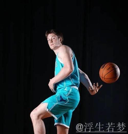 克尼普尔赛季最佳表现:21投12中砍下33分5篮板9助攻 克尼普尔赛季最佳表现:21投12中砍下33分5篮板9助攻